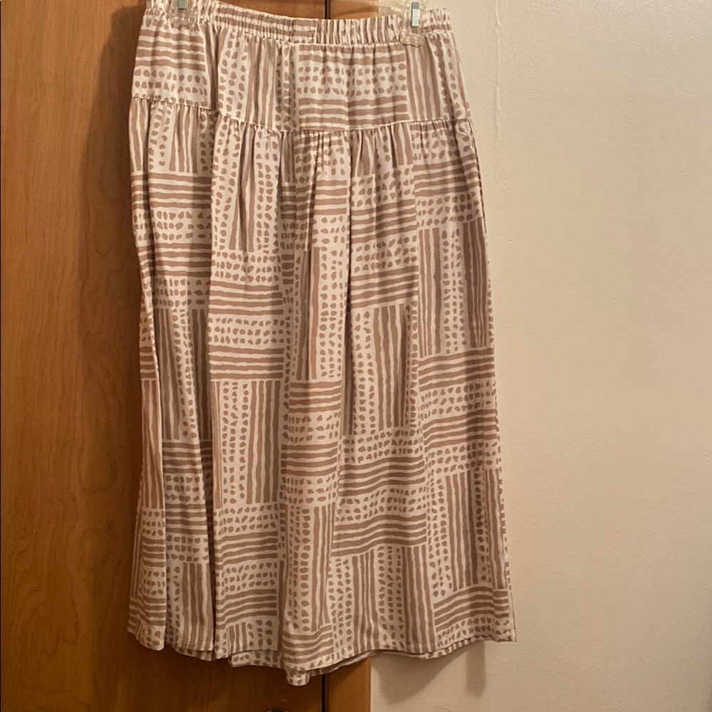 Patterned Tan Skirt - Picture 3 of 3